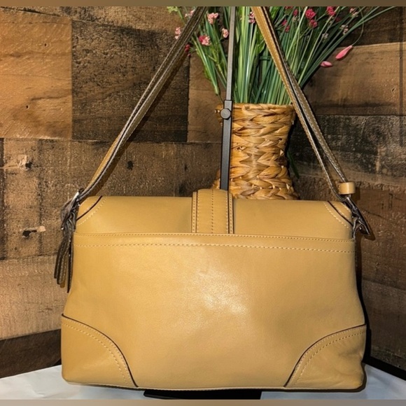 EUC Vintage Coach F11196 Leather
Hampton Tan Shoulder/Crossbody Bag - Picture 2 of 9